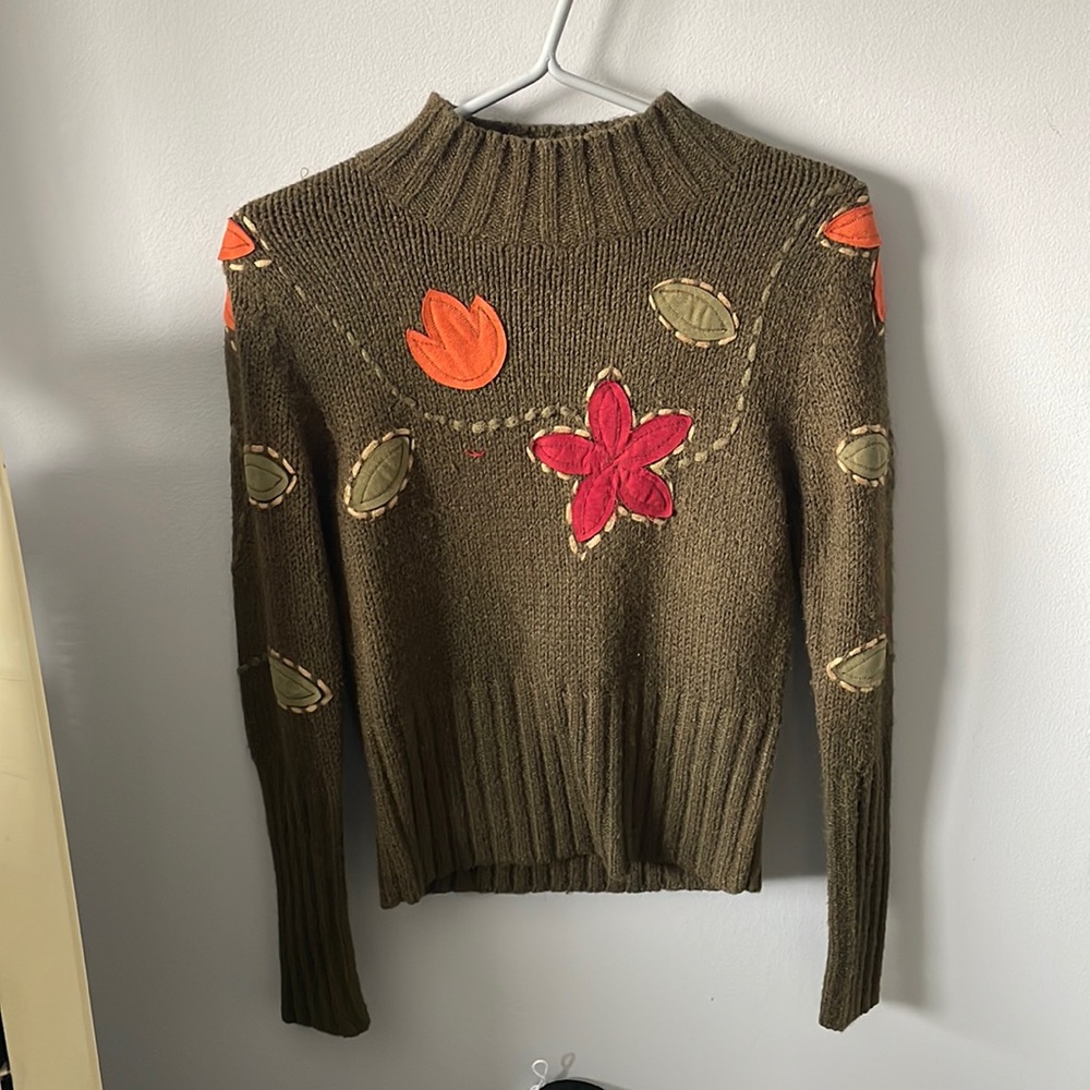 💌 vintage embroidered sweater with felt decals